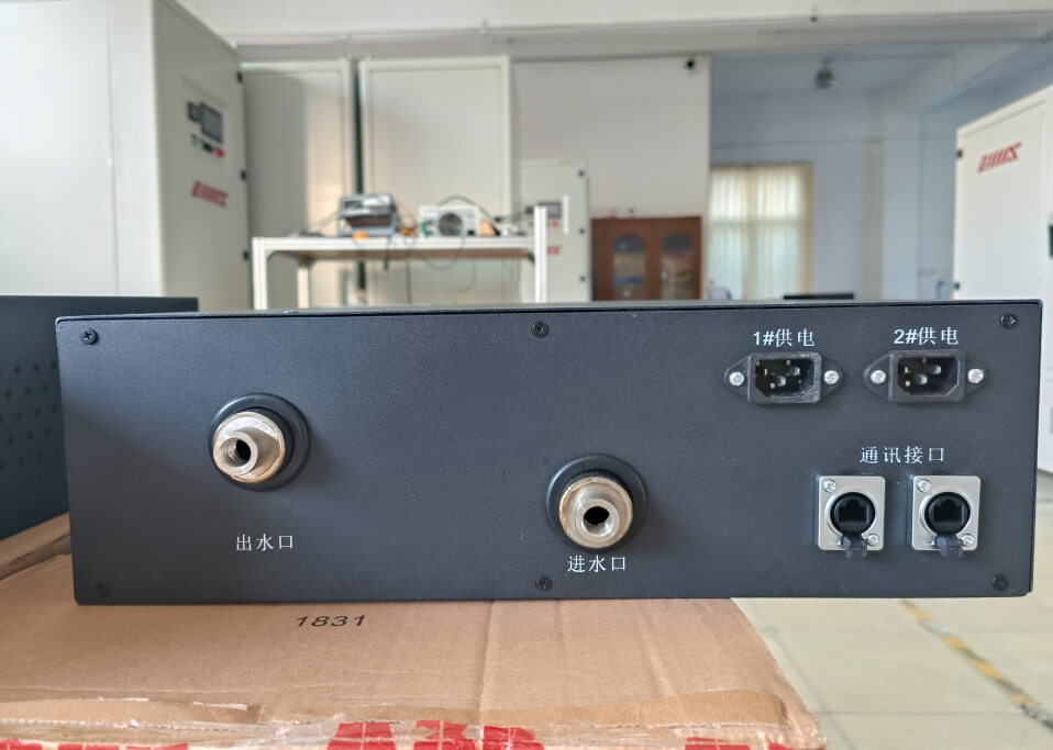 Banques de charge pour refroidissement liquide